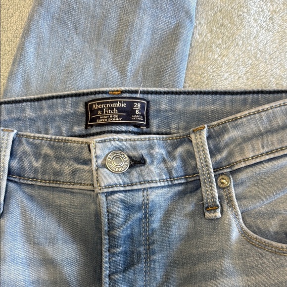 Women Light Blue Jeans - Picture 2 of 6